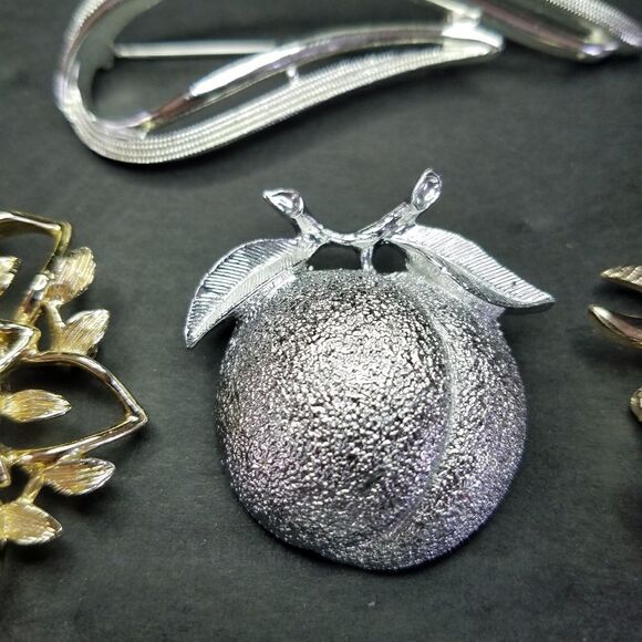 Set of 5 Vintage Signed Sarah Coventry Silver and Gold Tone Brooches 60's-80's - Picture 8 of 13